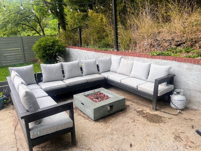 Building Photo - 5602 Hawthorne St