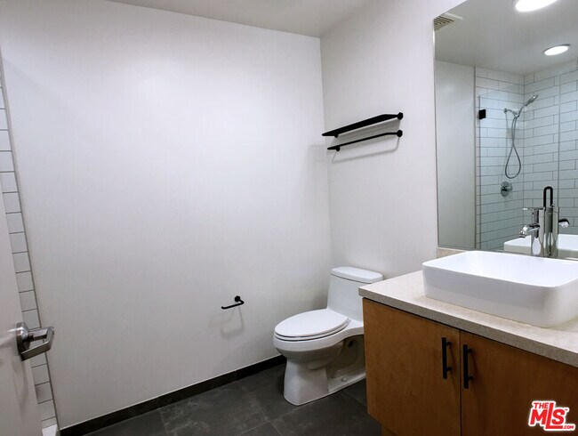 Building Photo - 1130 Flower St