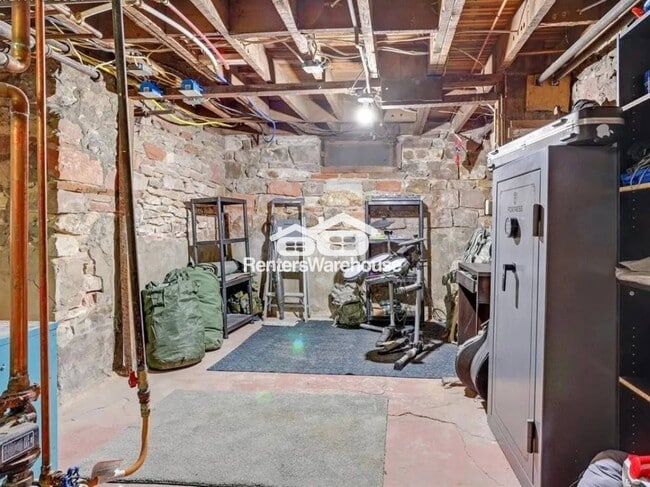 Building Photo - 824 E Kiowa St