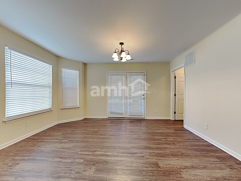 Building Photo - 3005 Quail Oaks Dr