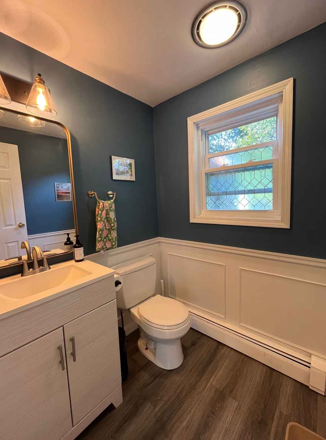 1st floor half bath - 19 Blithewood Ave