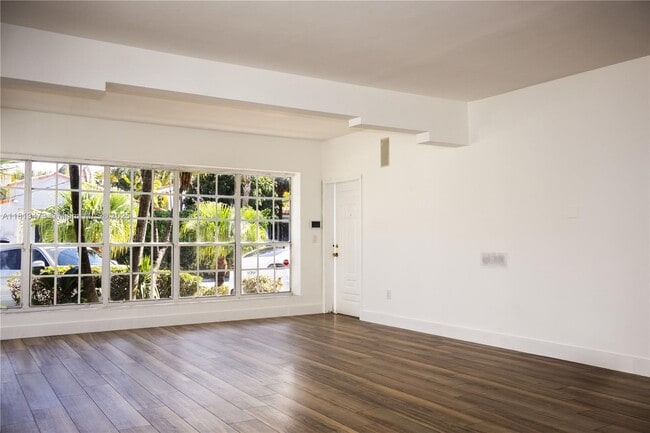 Building Photo - 8926 Dickens Ave