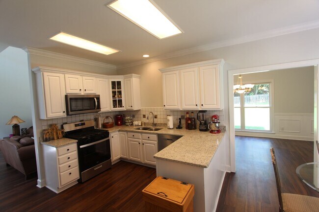 Building Photo - 4 Bedroom 2.5 Bath Lake Cyrus Beauty LOADE...