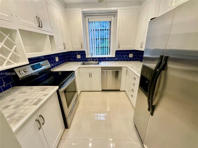 Building Photo - 1612 NE 2nd Ct