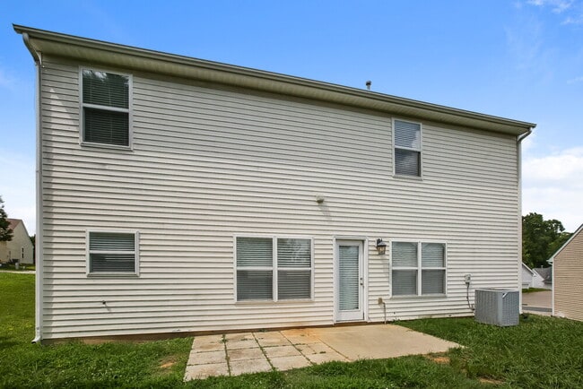 Building Photo - 1006 Tiger Eye Ave