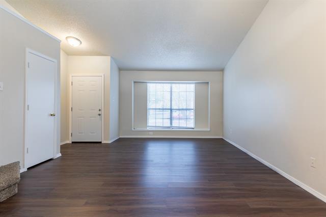Building Photo - 2239 Turf Club Dr