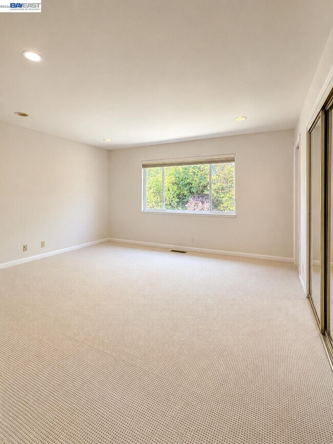 Building Photo - 2516 Dos Rios Dr