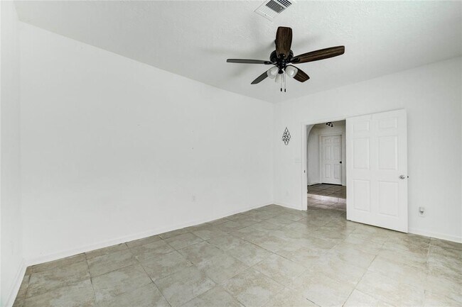 Building Photo - 47 Blue Lake Dr