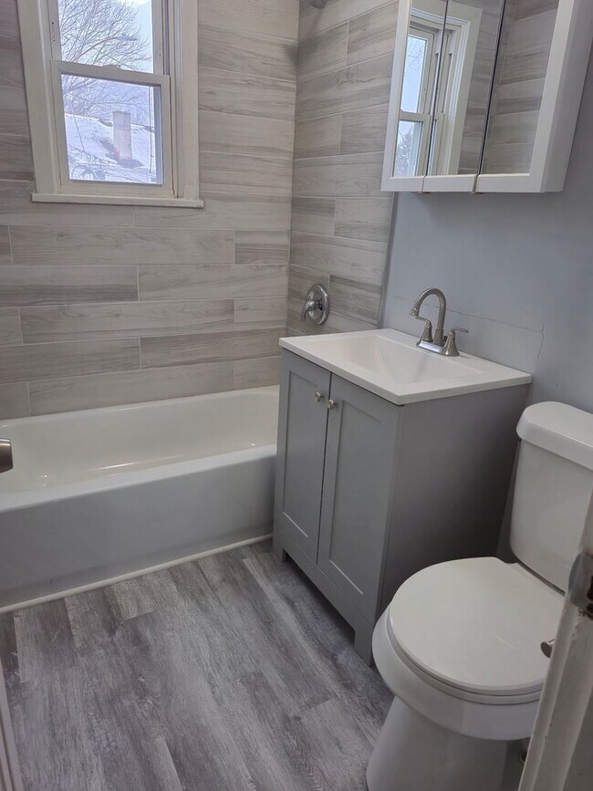 Building Photo - 19-21-21 Shelley Ct