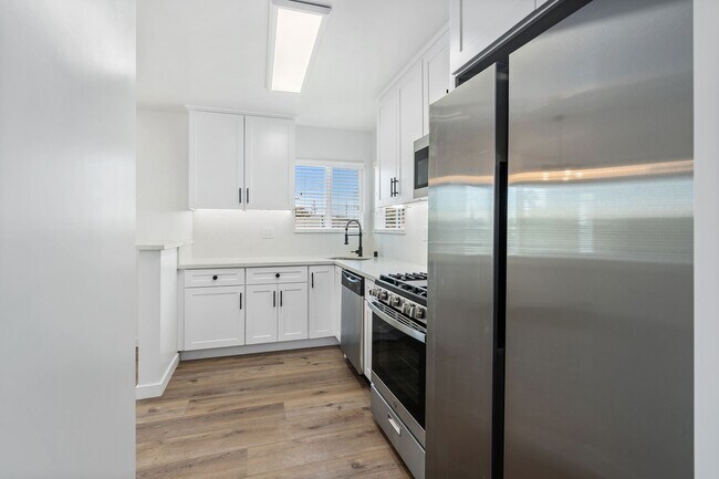 Building Photo - Designer Culver/Fairfax House + Studio | Dog Run & Private Orchard | 3-Car Parking