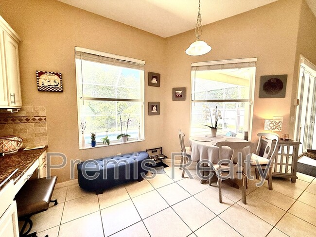 Building Photo - 431 Denise St