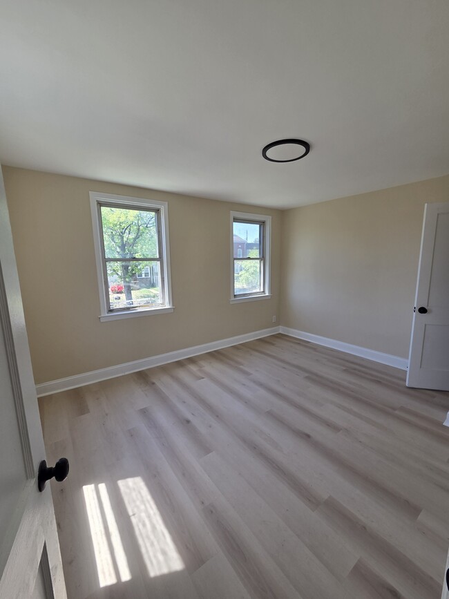 Building Photo - 2717 Bookert Dr