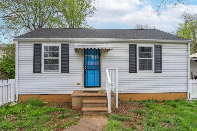 Building Photo - Beautiful Home in Nashville!