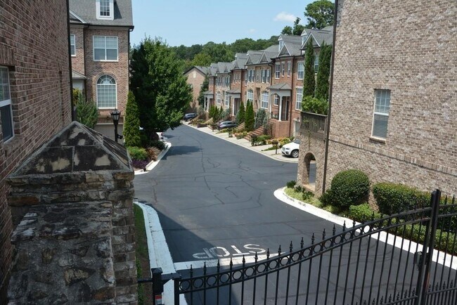 Building Photo - 1615 Rivers Edge Trail NE