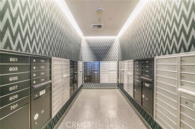 Building Photo - 1050 S Grand Ave