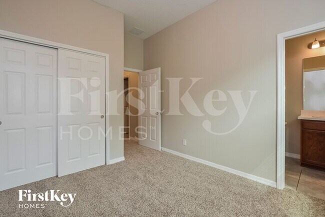 Building Photo - 824 Grand Hilltop Dr