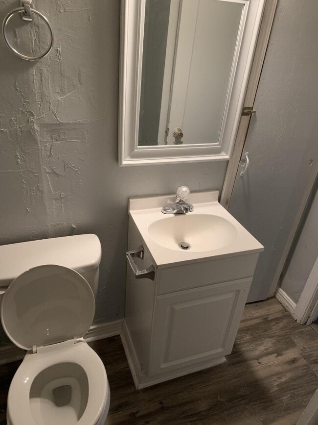 Building Photo - 512 Morrison Ave