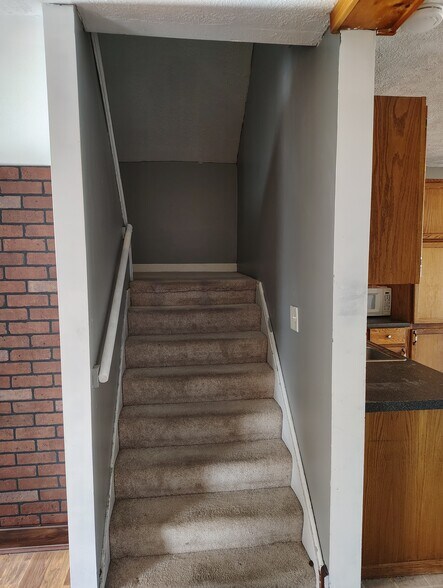 Building Photo - 337 1/2 W South St