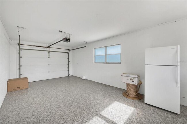 Building Photo - 550 Gaspar Dr