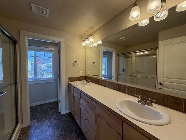 Building Photo - 2466 Mountain Terrace