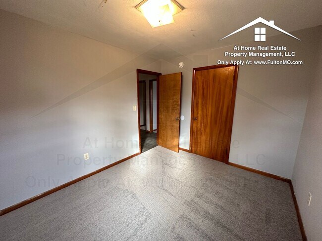 Building Photo - 911 Castlewood Ave