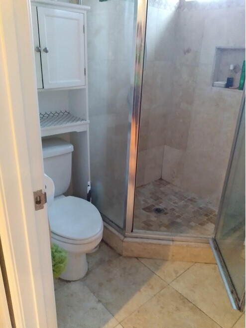 Shower - 5141 Biloxi Ave