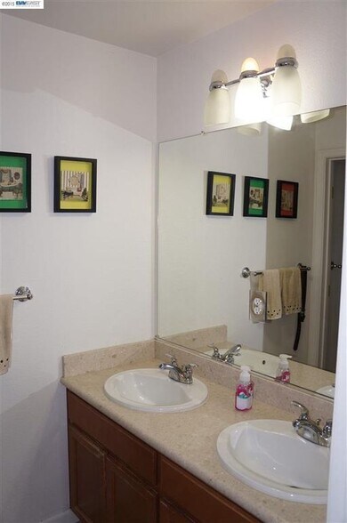 Building Photo - 367 Destino Cir