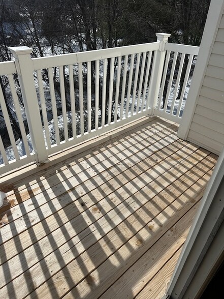 Building Photo - 943 Hillside Lake Terrace