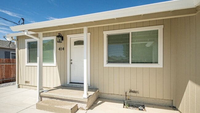 Building Photo - For Rent: Beautifully Updated 3-Bedroom Ho...