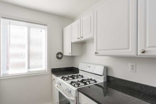 Primary Photo - Mason Avenue Apartments