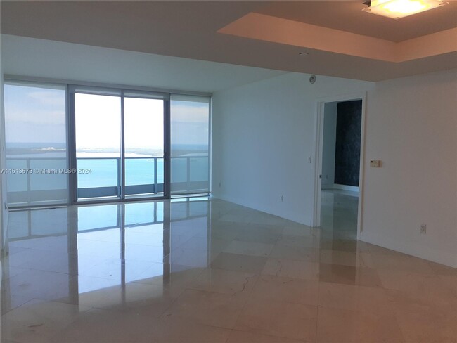 Building Photo - 1331 Brickell Bay Dr