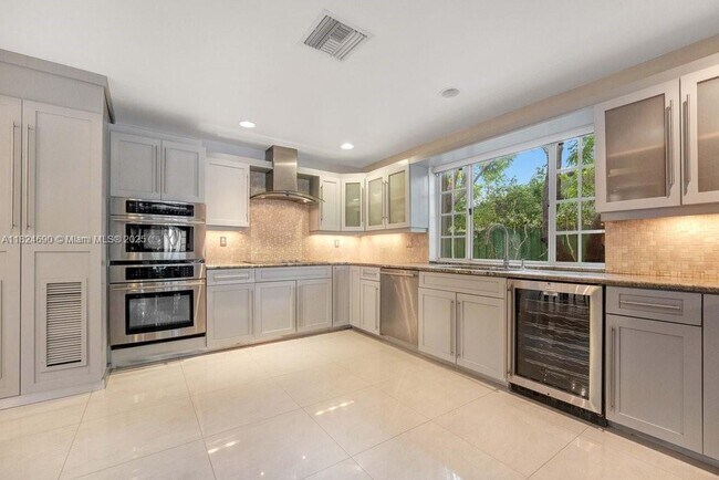 Building Photo - 4321 SW 95th Ct