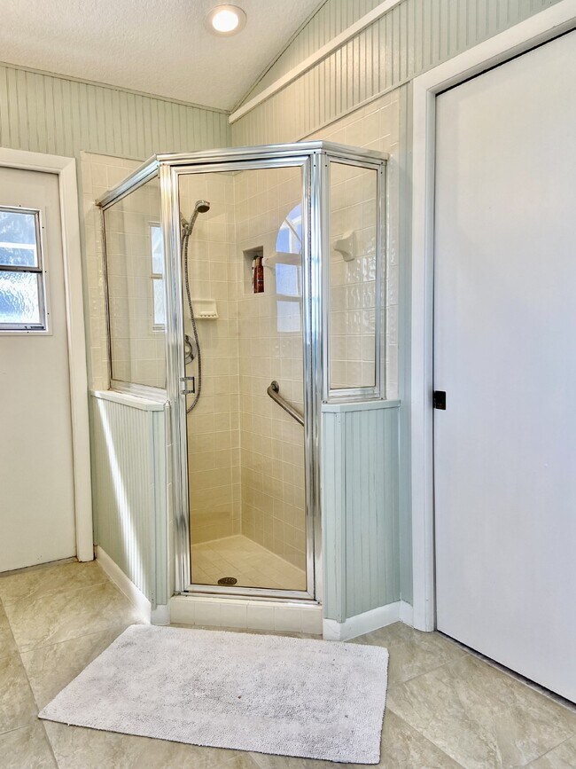 Building Photo - Beautiful 3-Bedroom, 2-Bath Home Available...