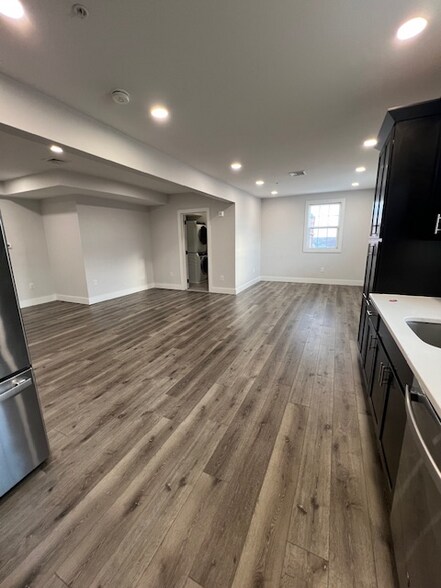 Building Photo - 369 Haverhill St