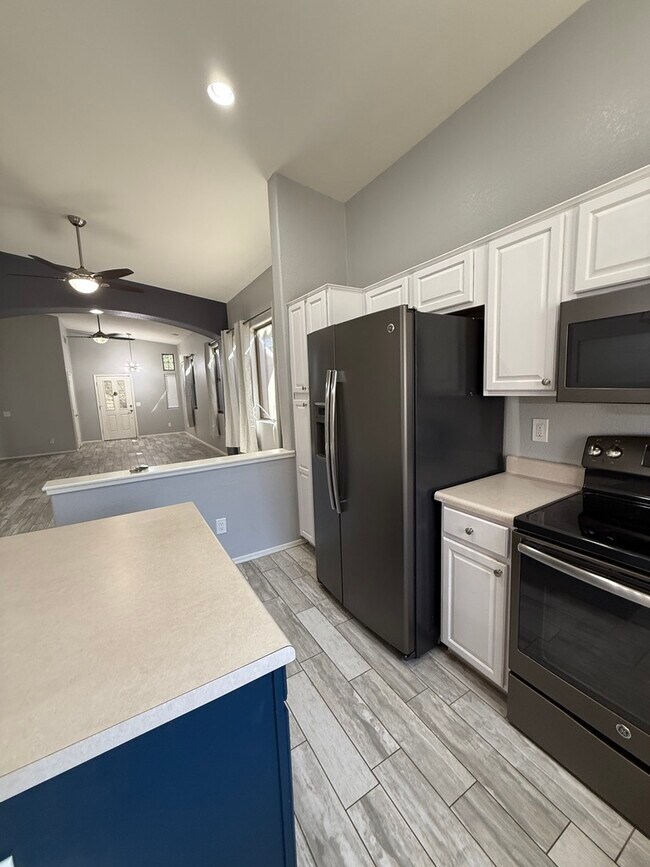 Building Photo - 3972 E Timberline Rd