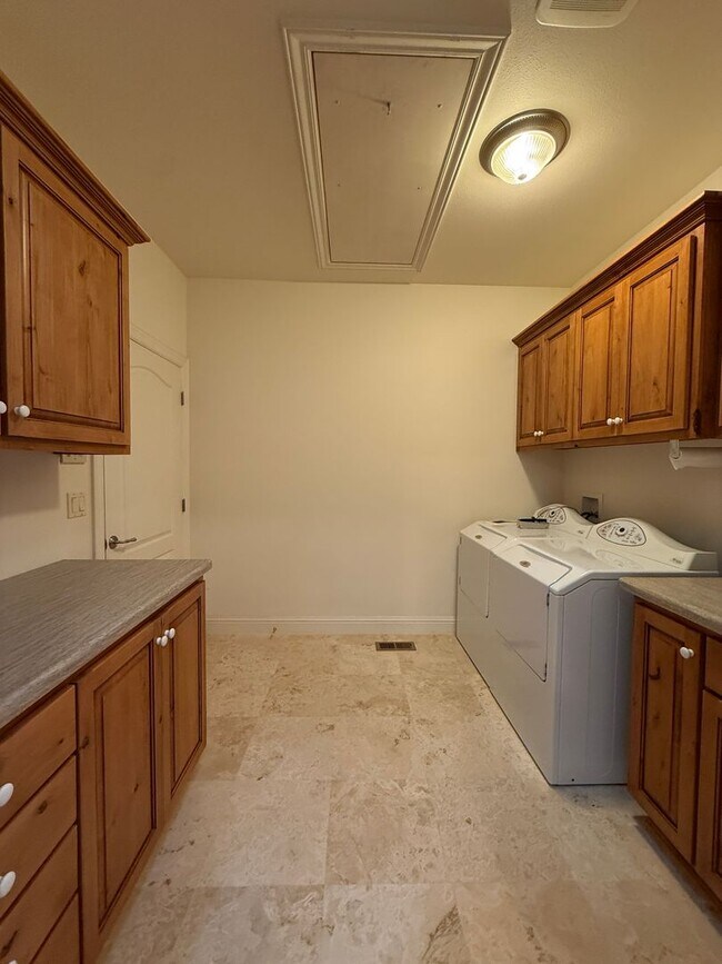 Building Photo - Beautiful Orcutt Custom Home in Solomon Estates on Approx One Acre