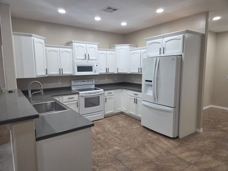 Building Photo - 328 La Paz St