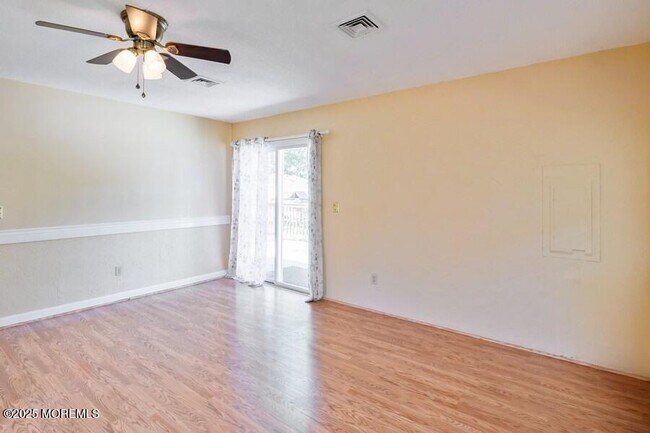 Building Photo - 931 Cypress Ave
