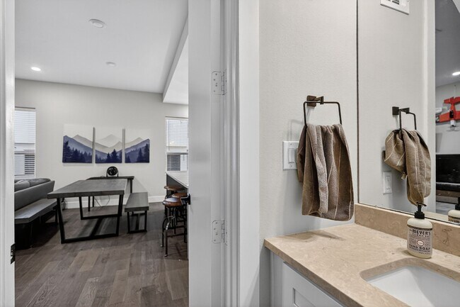 Building Photo - 297 Estates Cir