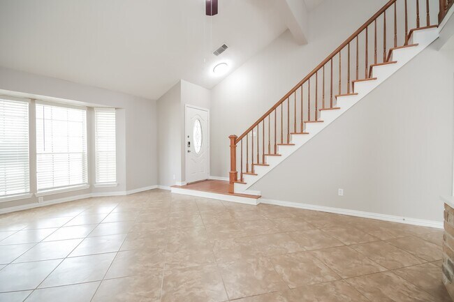 Building Photo - 1715 Windy Knoll Dr