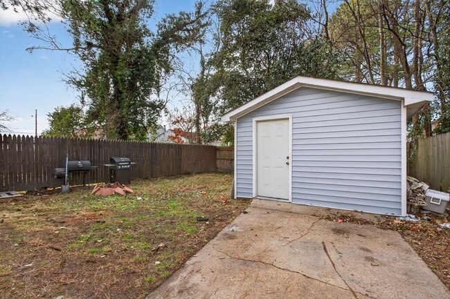 Building Photo - 2210 Pearl St