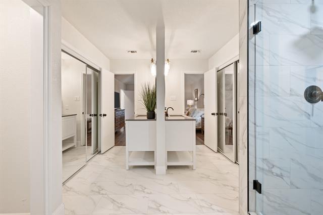 Building Photo - 3512 Cliffwood Dr