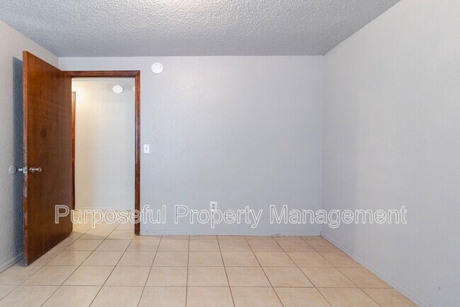 Building Photo - 930 SW 63rd St