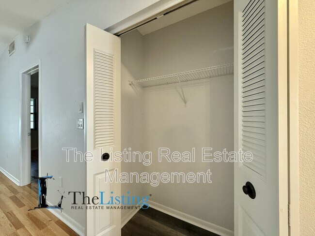 Building Photo - 2131 Ridge Rd S