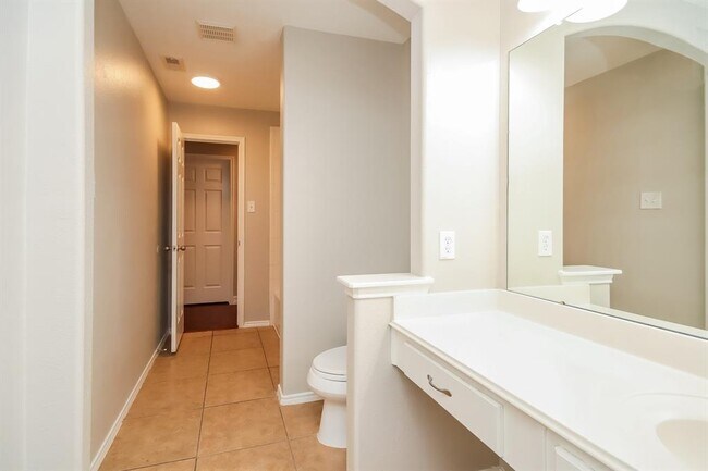Building Photo - 5018 Creekbridge Ct