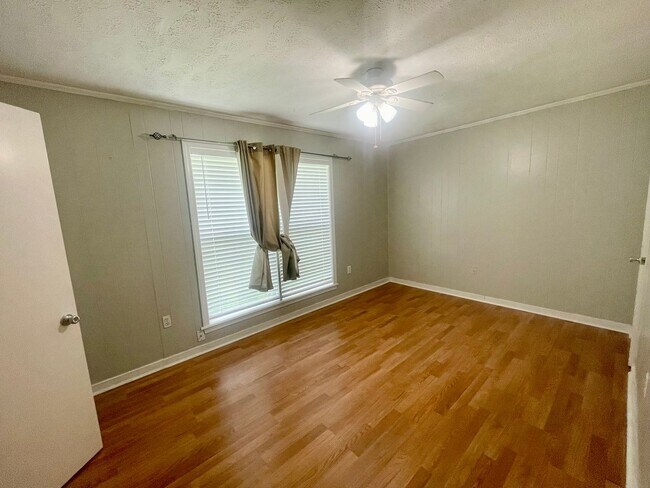 Building Photo - 3/2 for Rent in Madison!