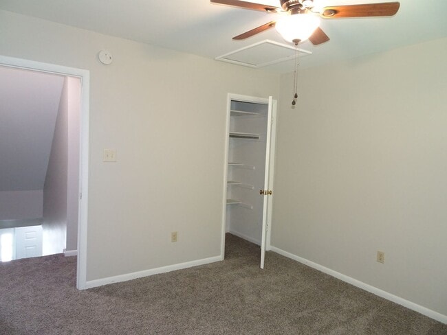 Building Photo - 3 Bedroom 2.5 bath Townhome rental in Rale...