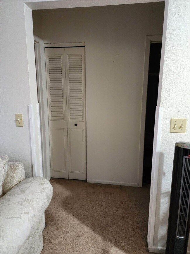 Building Photo - Cottonwood Apartments