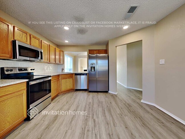 Building Photo - 10648 Shadywood Dr