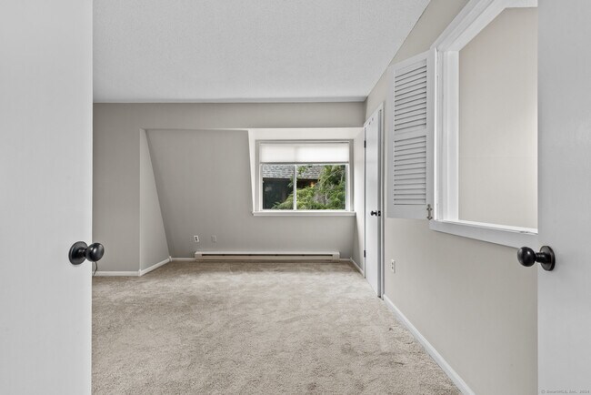 Building Photo - 50 Mallard Dr